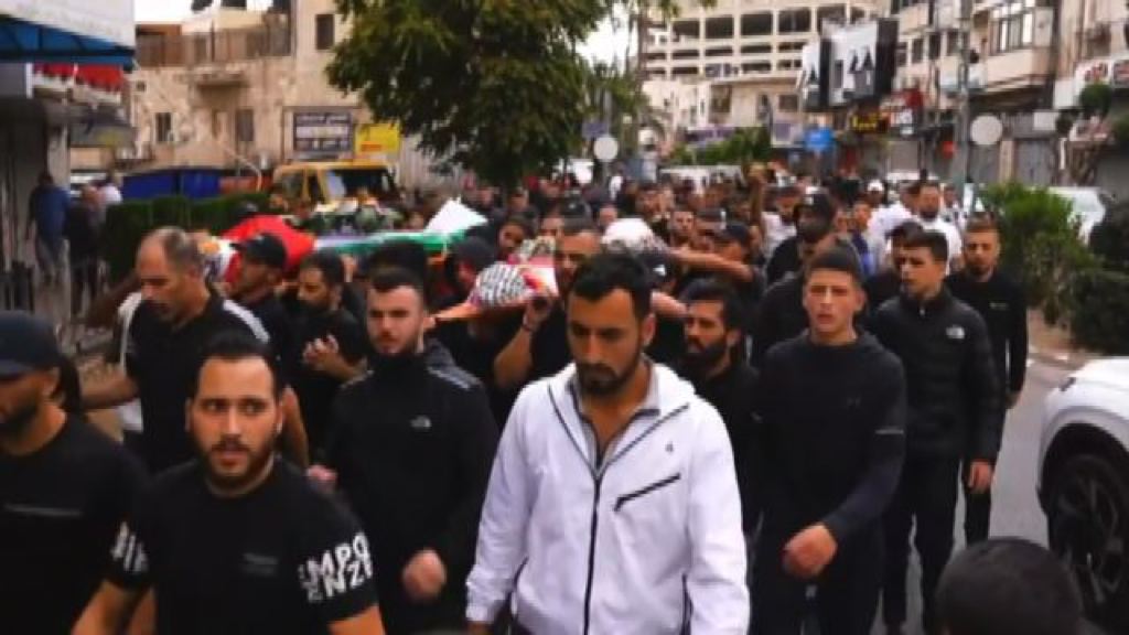 migliaia-di-palestinesi-ai-funerali-di-combattenti-uccisi-negli-scontri